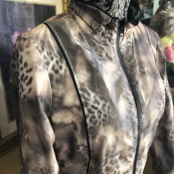 Windbreaker | S - Picture 3 of 8